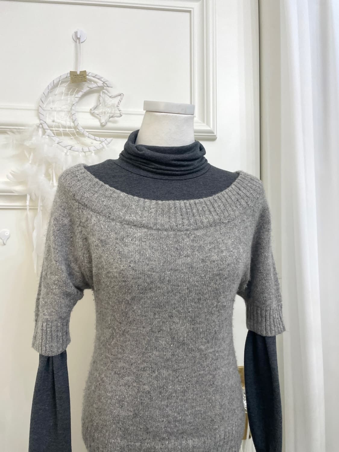 gray off-shoulder wool half sweater&char 상품이미지5