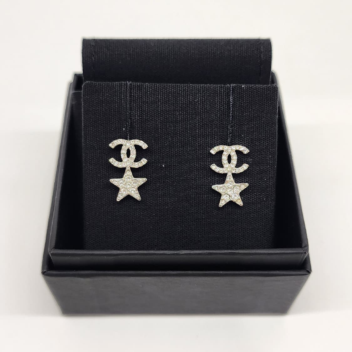 샤넬 스타 CC 로고 크리스탈 이어링
 상품이미지1