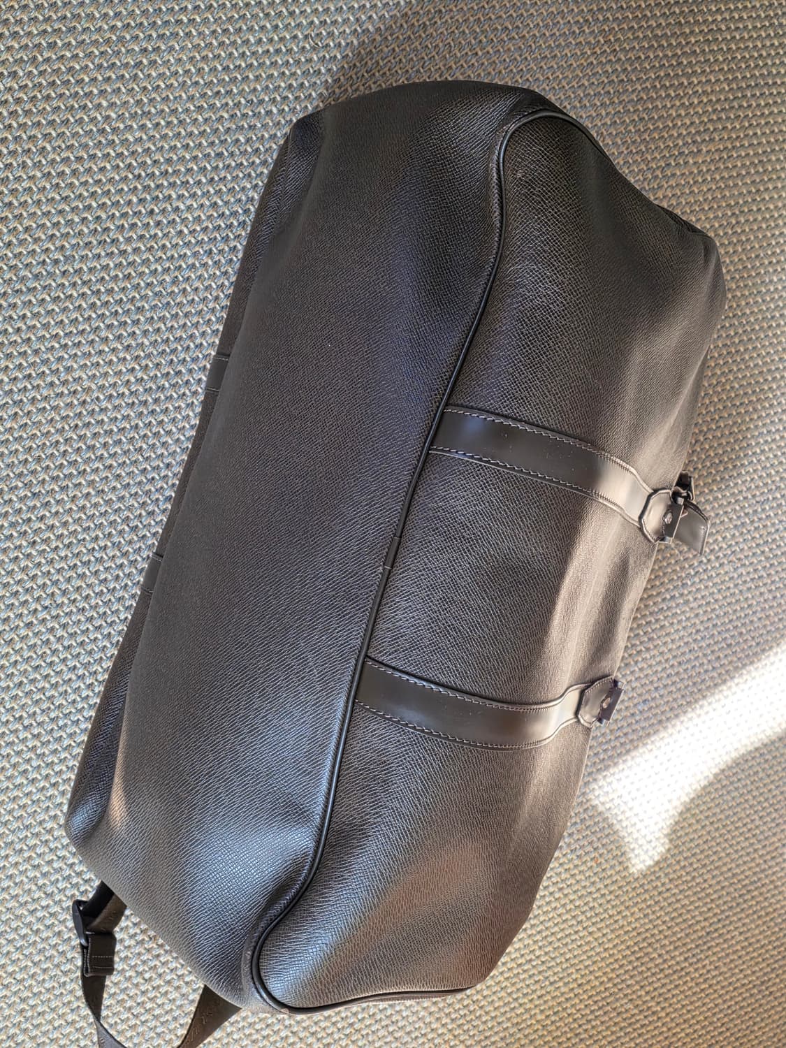 신품급 루이비통 클래식 타이가 통가죽 켄탈 키폴 보스턴백 상품이미지3