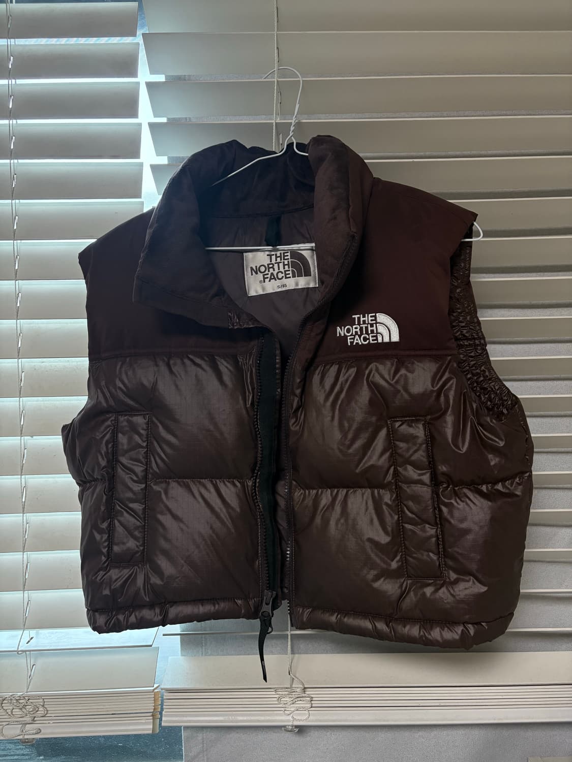 노스페이스 눕시 크롭 조끼패딩 브라운 (1회착) 상품이미지1