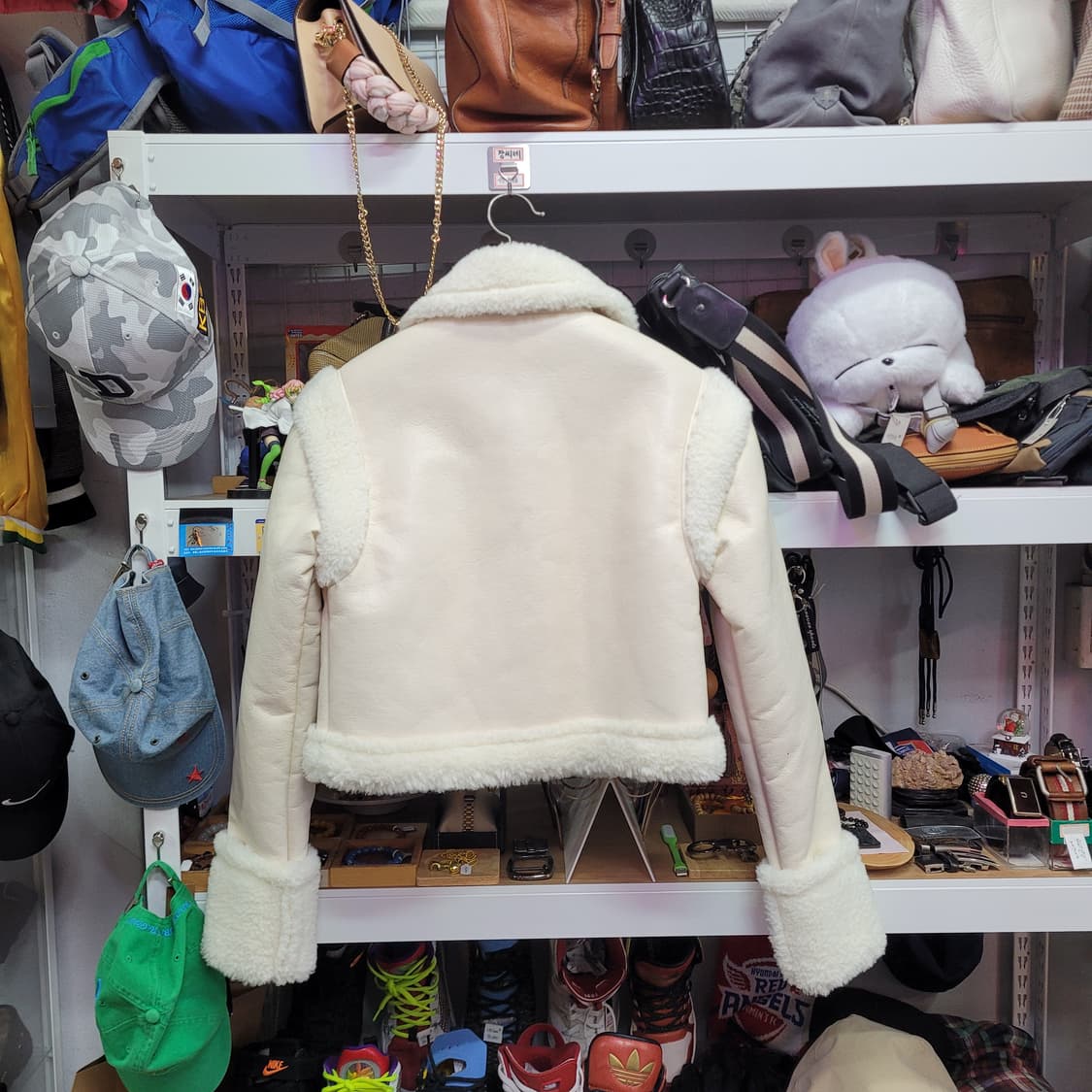 KHAKIPOINT 화이트 여성 크롭 무스탕 자켓 상품이미지2