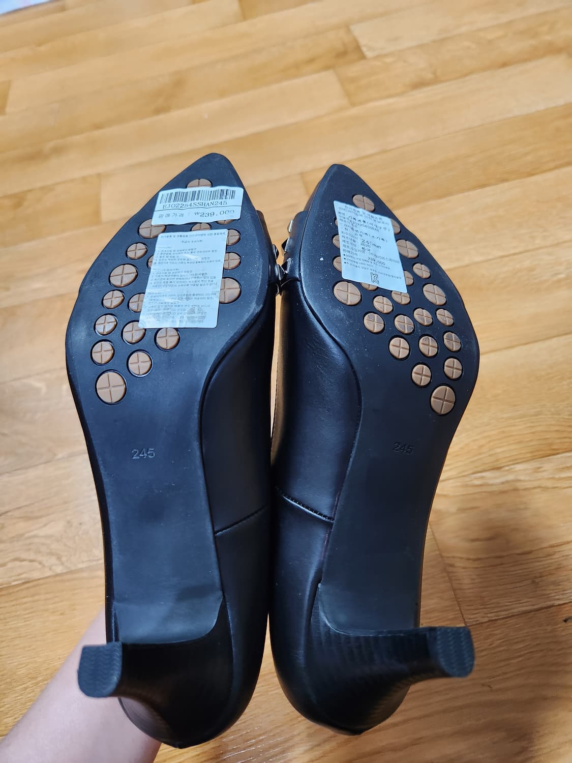 새것)에스콰이아 스터드 장식 블랙 여성 펌프스힐245 상품이미지5