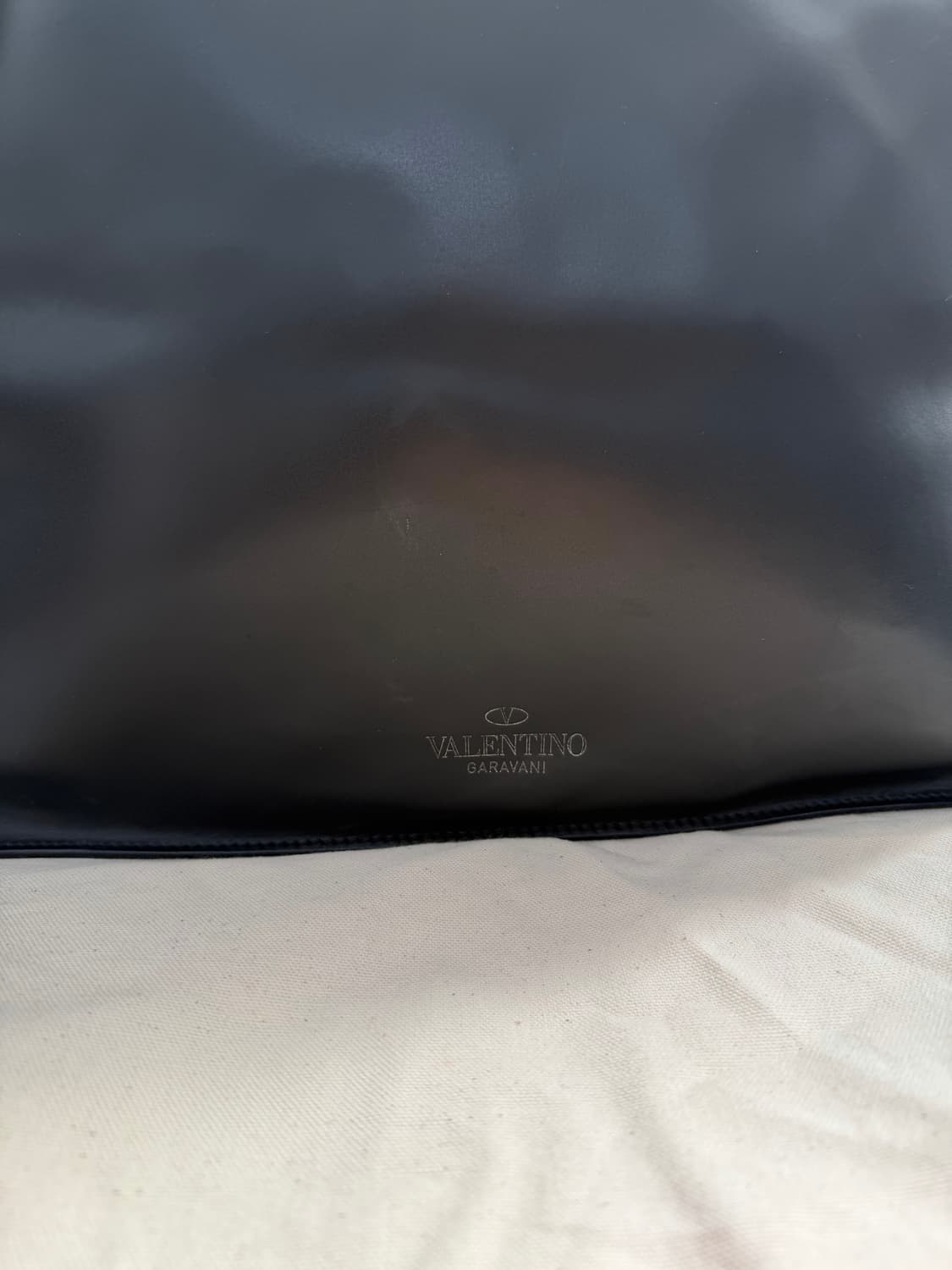 정품) 발렌티노 남성 VLTN 블랙 쇼퍼백 숄더백 상품이미지4