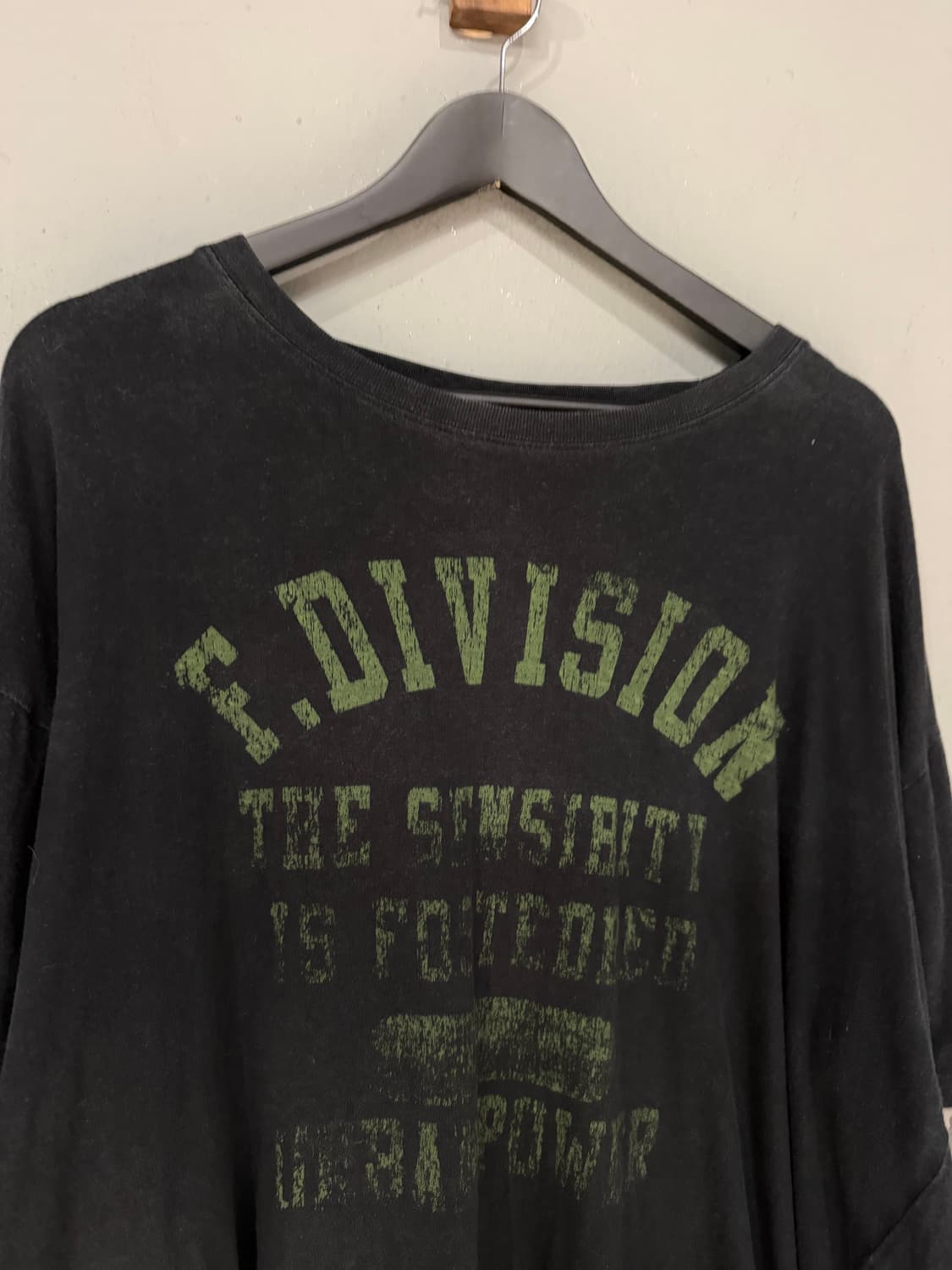 camo sleeve layered lettering tee 상품이미지5