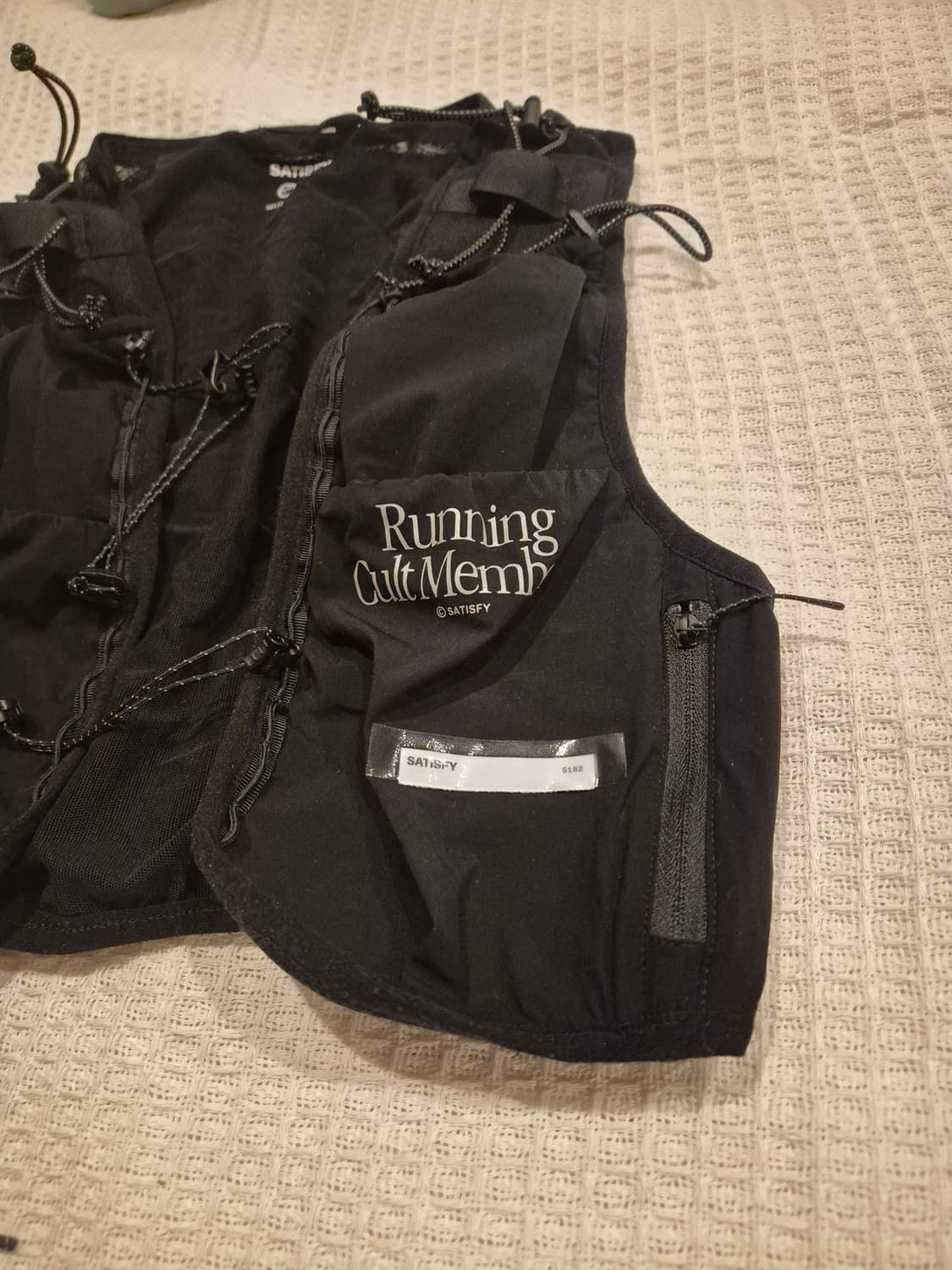 새티스파이 SATISFY 러닝 베스트 블랙 + 플라스크 상품이미지2