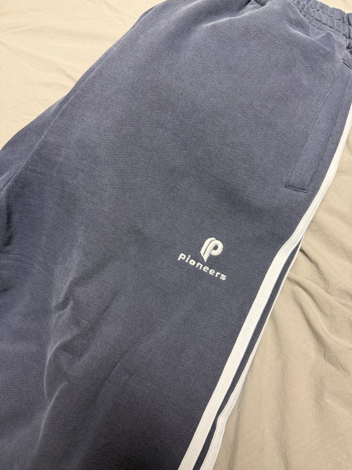 PIONEERS 배기 트랙 스웨트팬츠 블루 상품이미지3