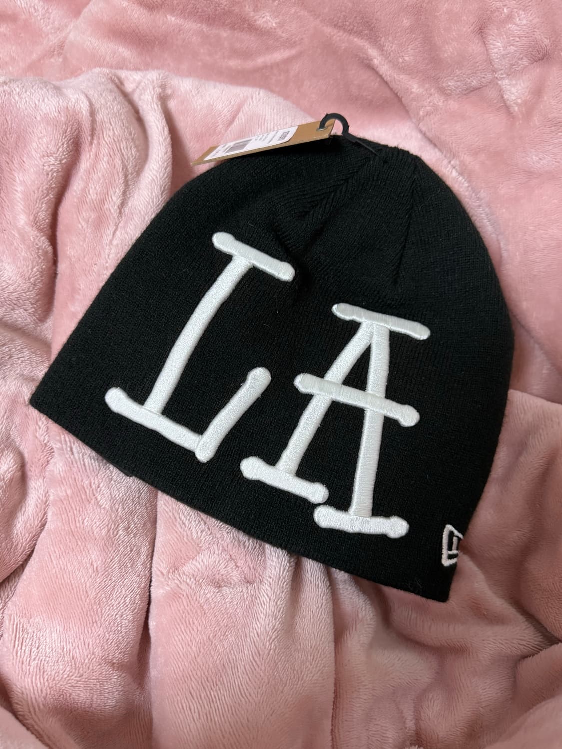 스투시 뉴에라 스컬캡 LA 비니 블랙 상품이미지1