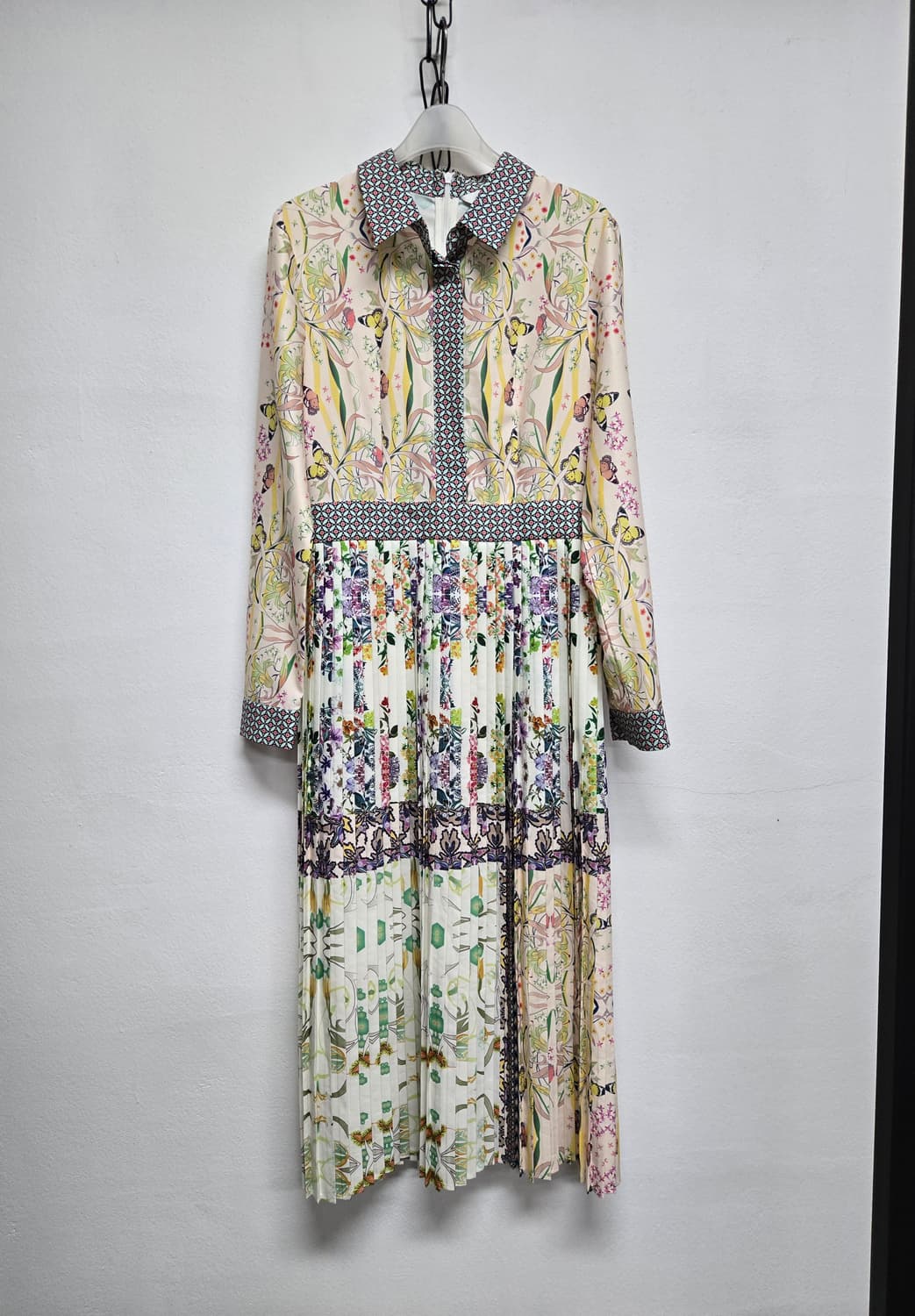 샤틴 SATIN 유니크 플라워 패턴 카라 플리츠 원피스 S211B671 상품이미지2