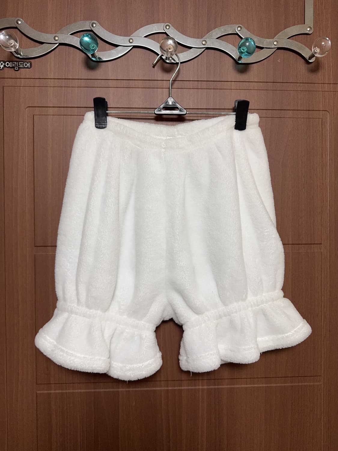서브컬쳐 화이트 아노깔 천사깔 극세사 퍼 폼폼 밴딩 반바지 팬츠 상품이미지1