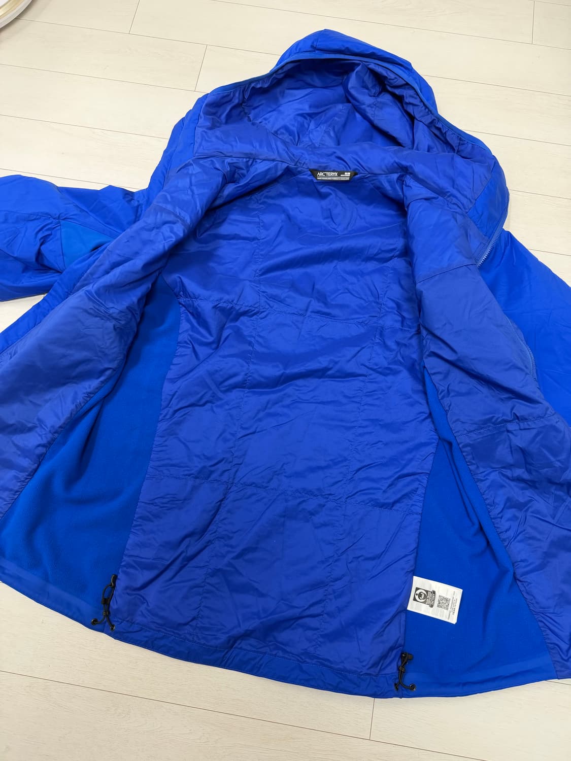 아크테릭스 아톰 바이탈리티 M 사이즈  상태 9.7/10 사진찍고 절대 상품이미지6