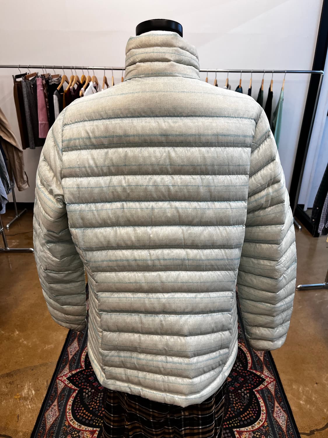 파타고니아 구스 다운 라이트 푸퍼 재킷 상품이미지4