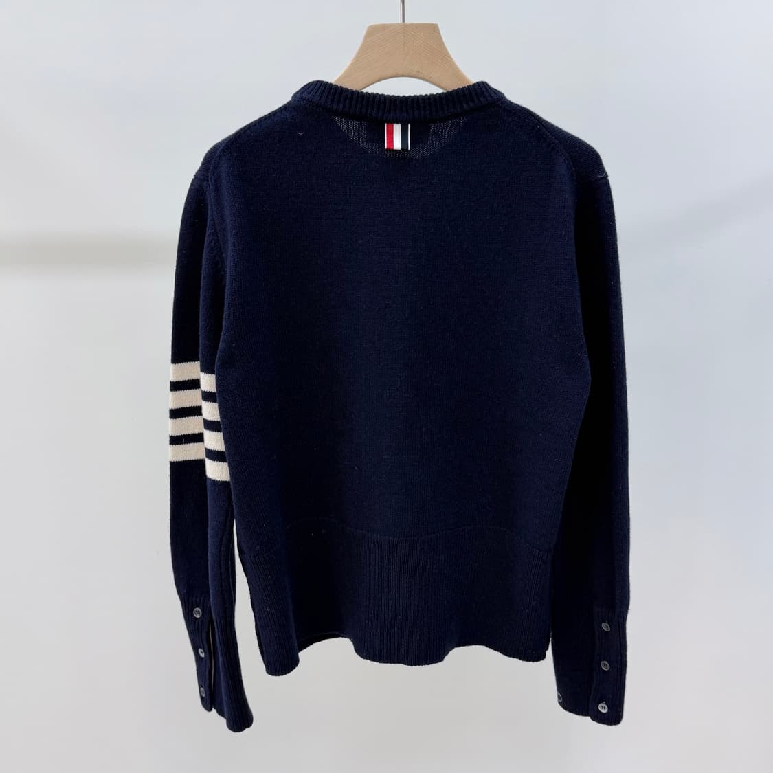 [S+급/2] 톰브라운 사선완장 크루넥 울 니트 네이비 상품이미지5