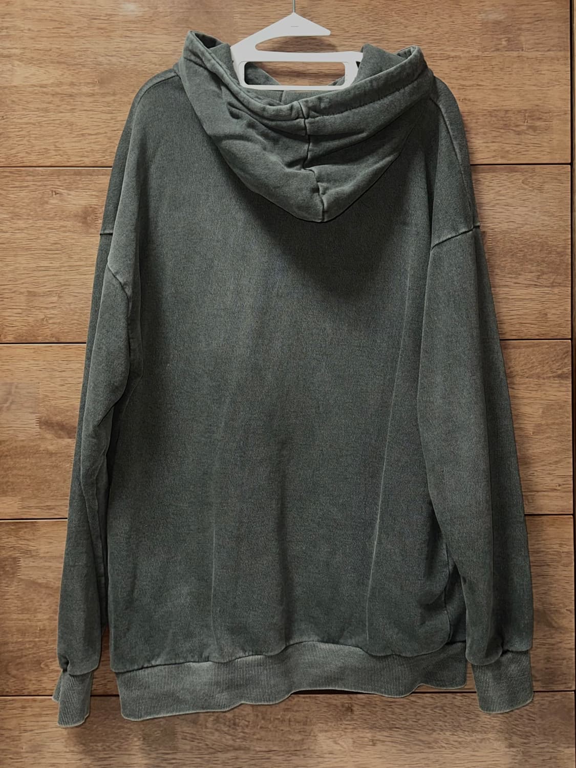 써저리 x 해피피플갤러리 피그먼트 후드티 상품이미지2