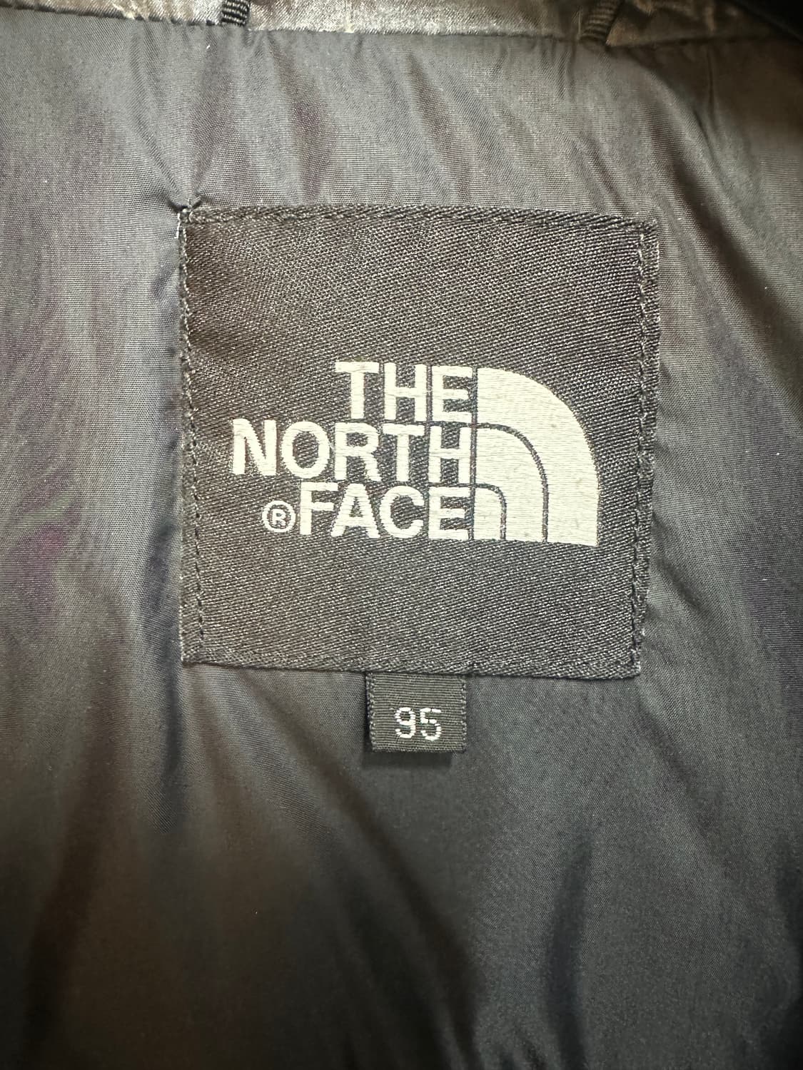 노스페이스 유광 눕시 700다운 패딩 상품이미지4