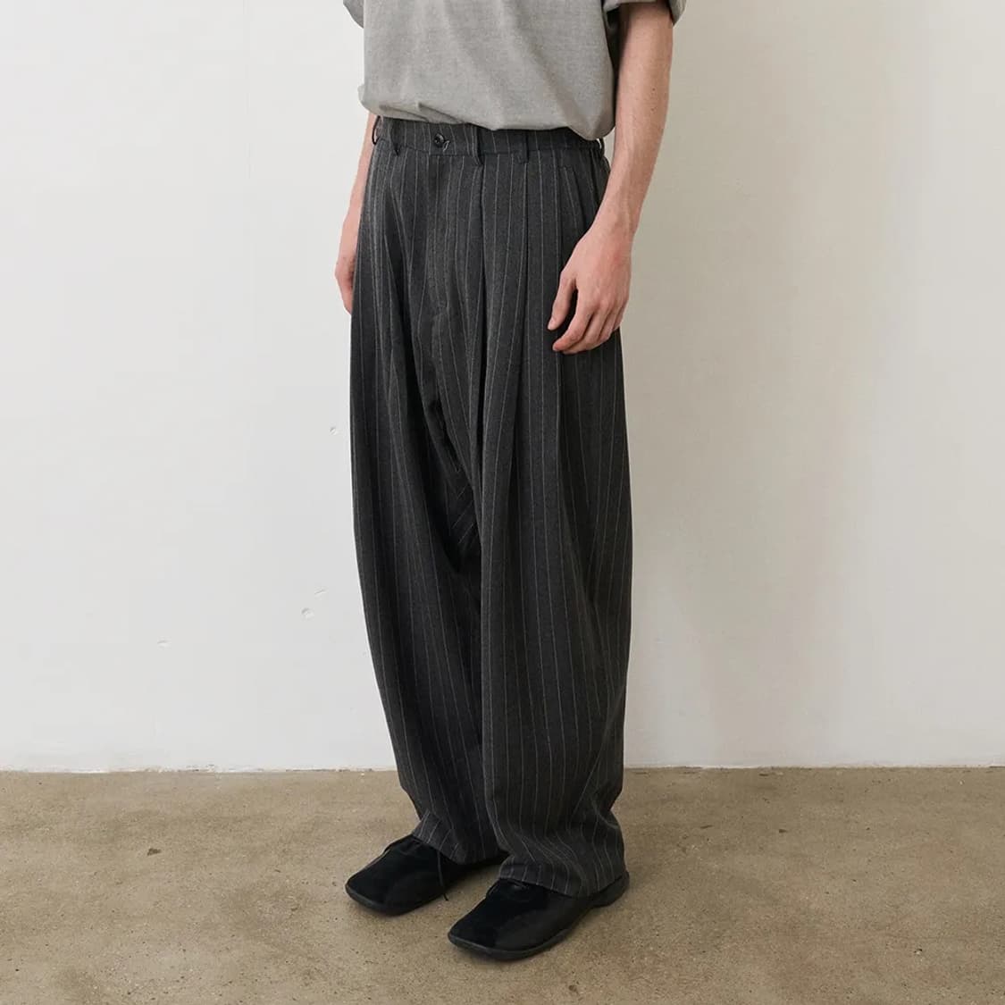 노운 wide tapered pants (stripe charcoal) 상품이미지1