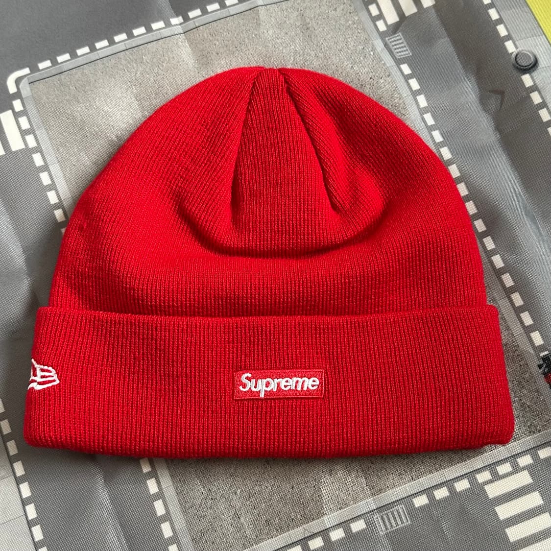 슈프림 뉴에라 에스로고 비니 레드 17fw 상품이미지2