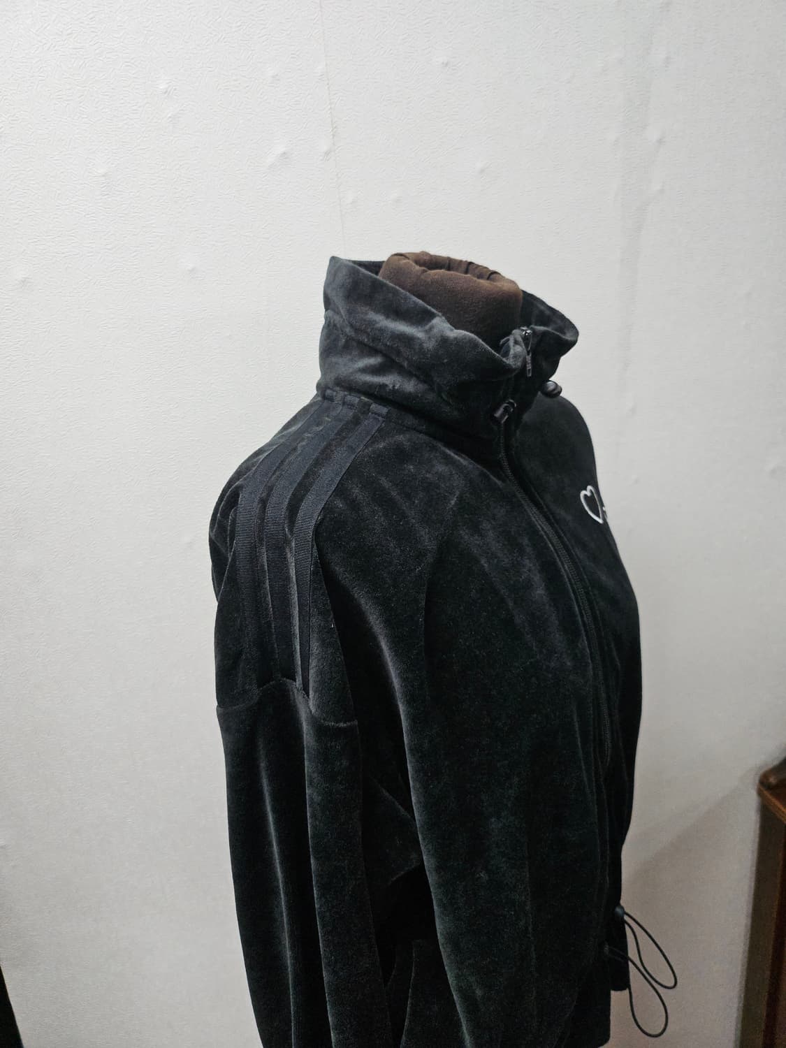 아디다스 데일리 벨루어 벨벳 하트  풀집업 트랙 자켓XS 상품이미지4