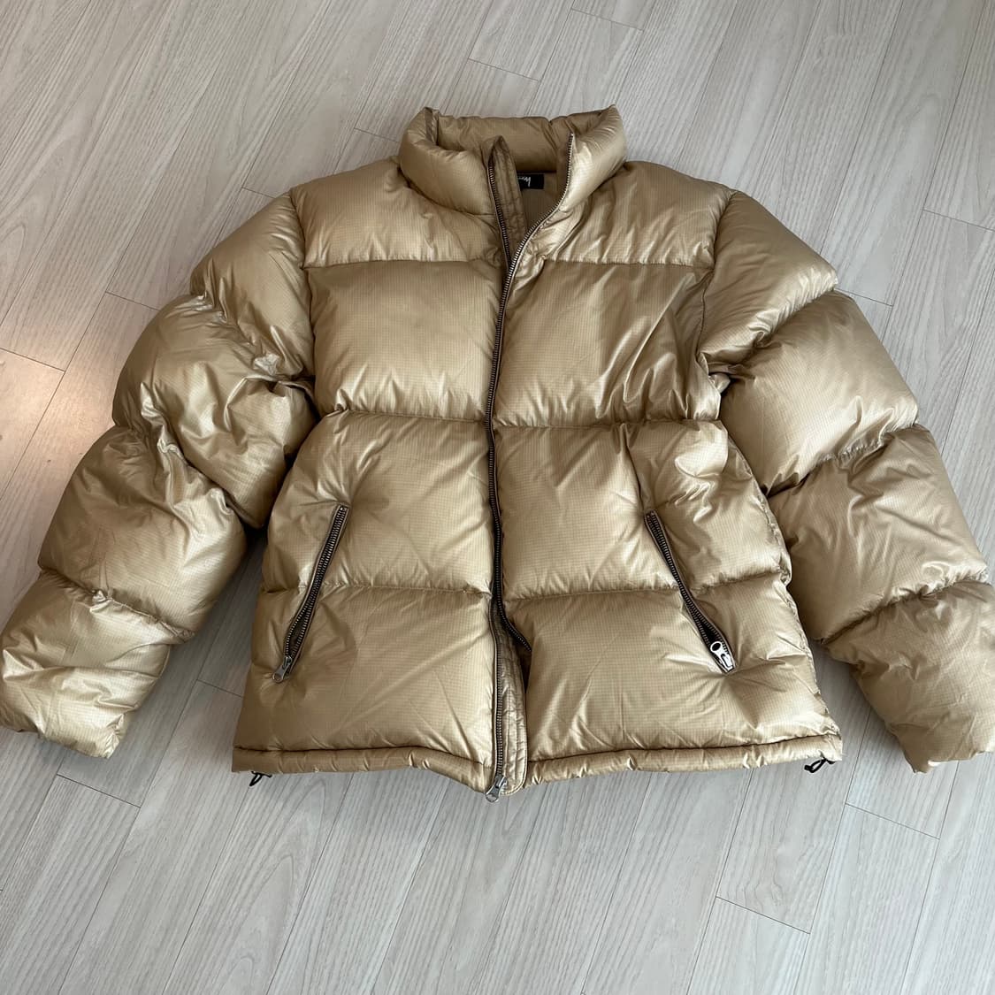 스투시 다운 퍼퍼 파라슈트 립스탑 코요테 L사이즈 상품이미지1