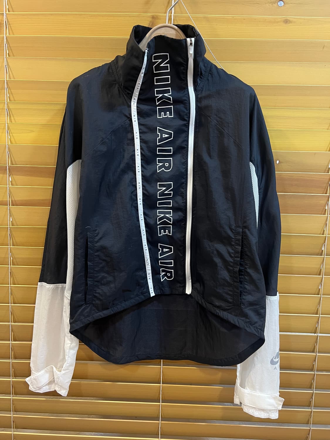 나이키 여성 블랙 바람막이집업점퍼 매쉬집업자켓 상품이미지2