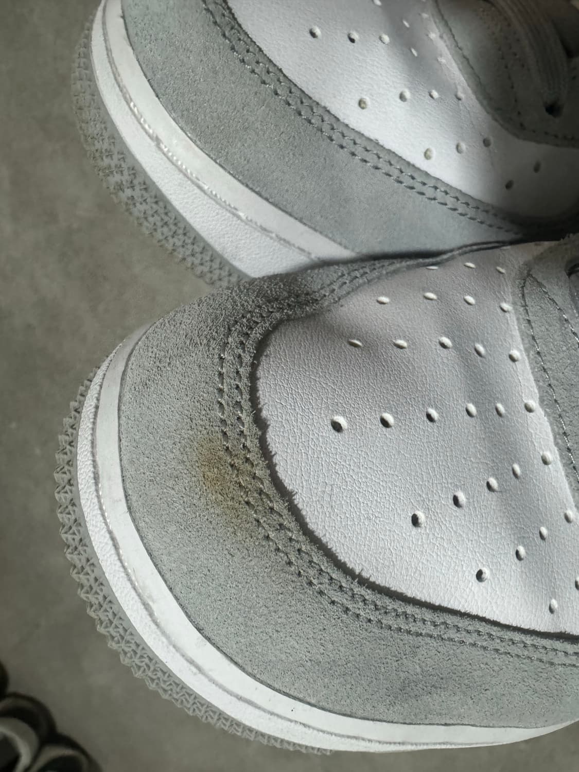 [260] 나이키 에어포스1 애슬리틱 클럽 라이트스모크 상품이미지5