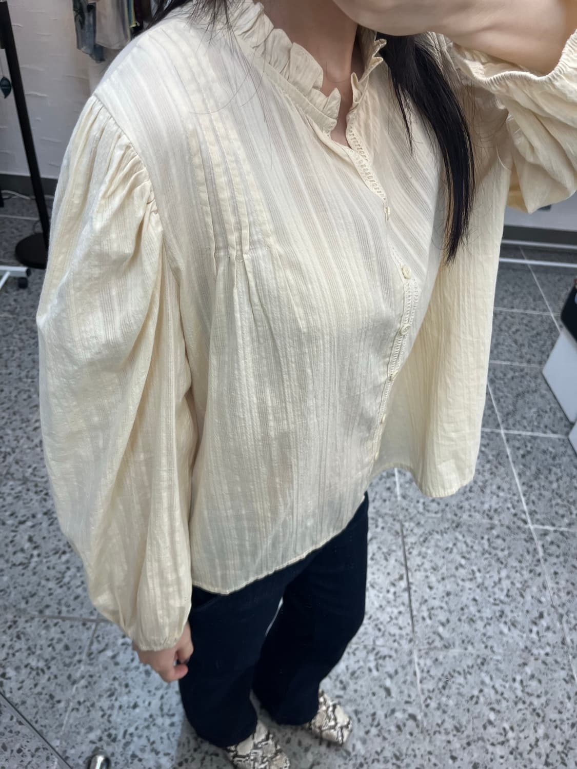 Frill ivory blouse  상품이미지3