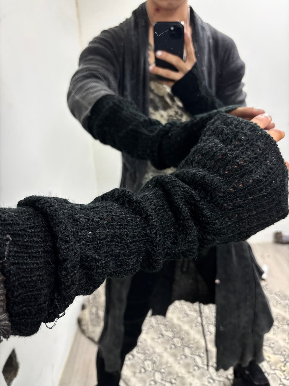 “Unknown” Black Knit handwarmer 상품이미지4