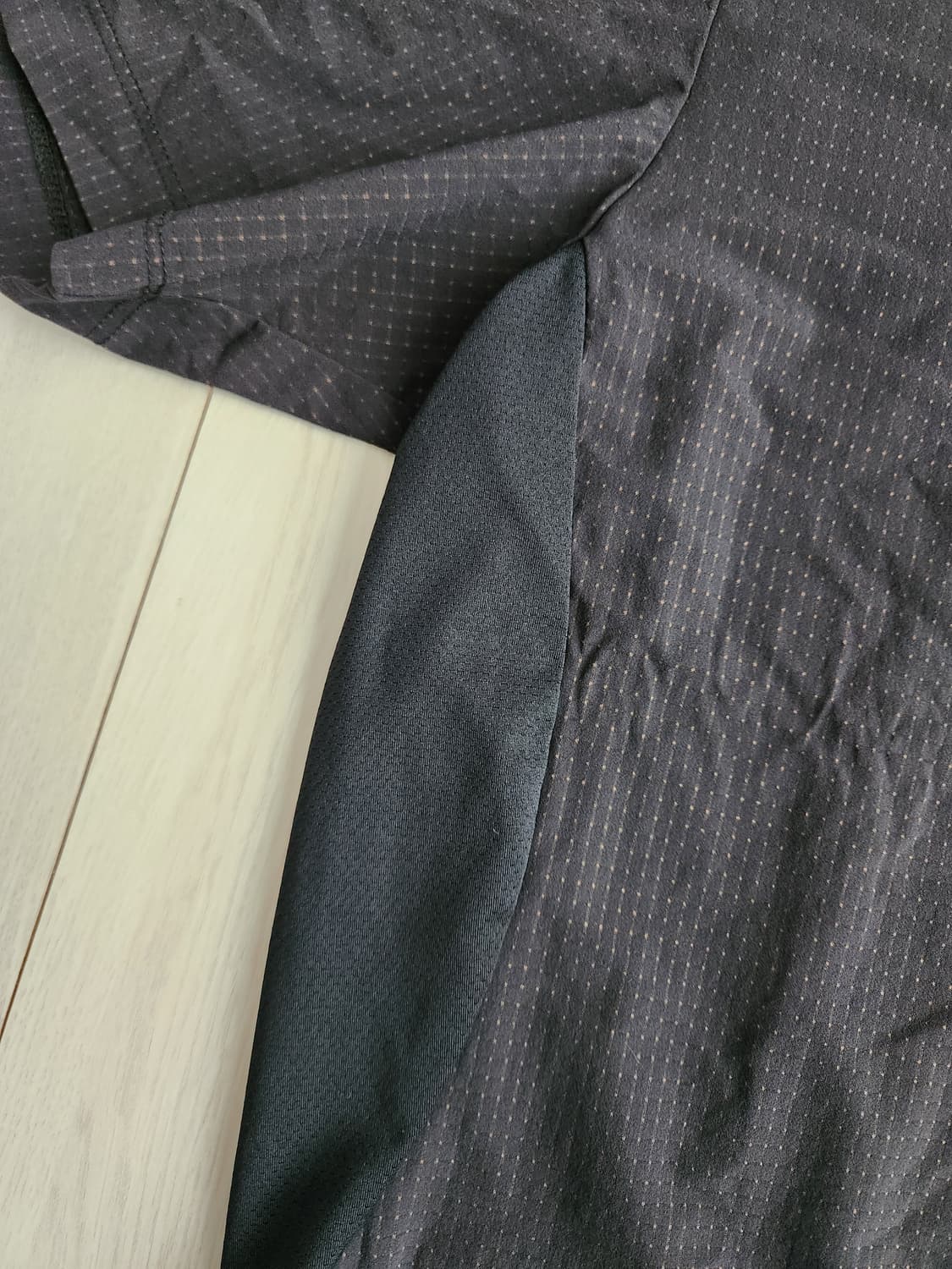 코오롱스포츠 남성 에어도트 반팔 집업 블랙 티셔츠 사이즈105

 상품이미지2