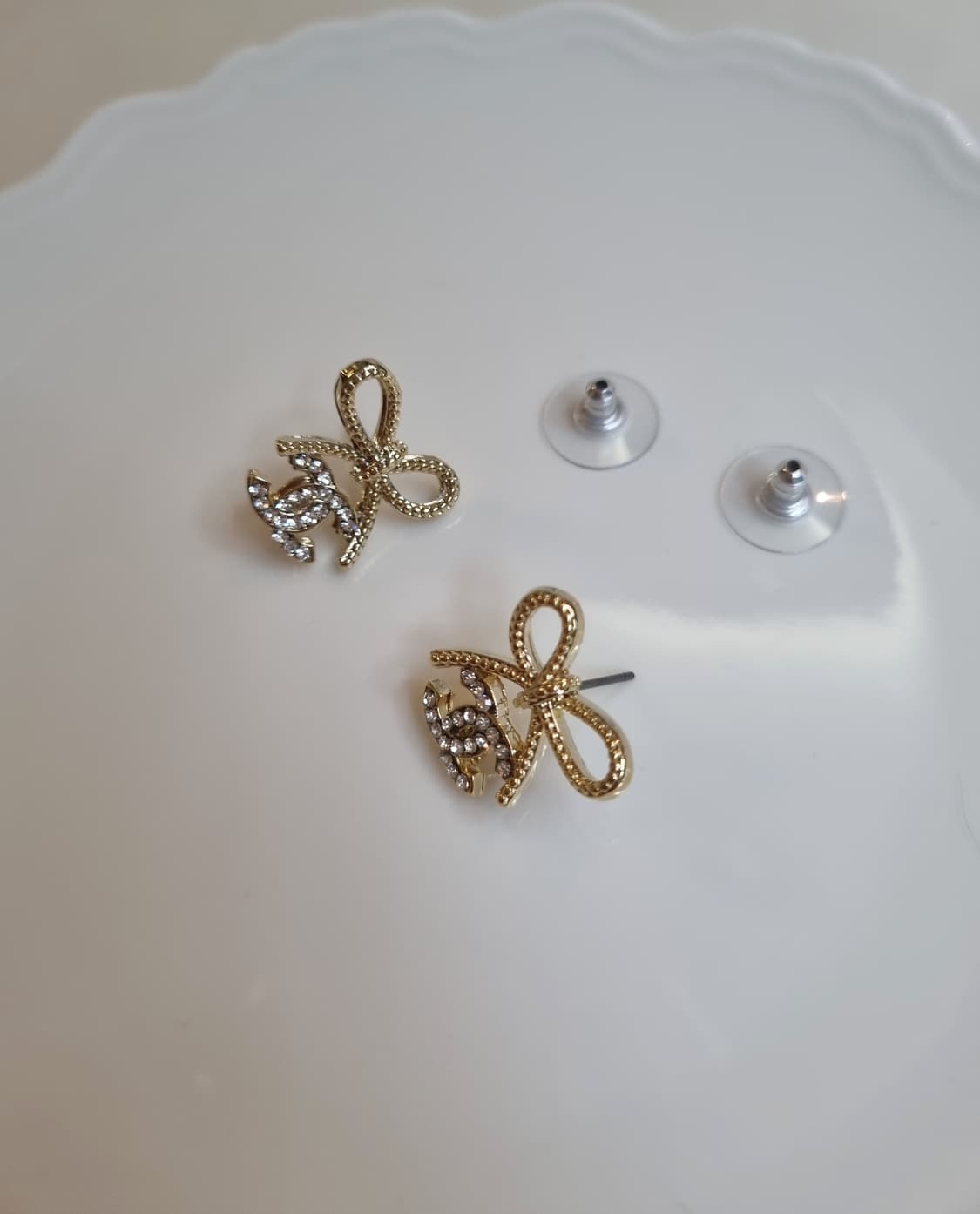 샤넬 업사이클링 금장 리본 귀걸이 상품이미지4