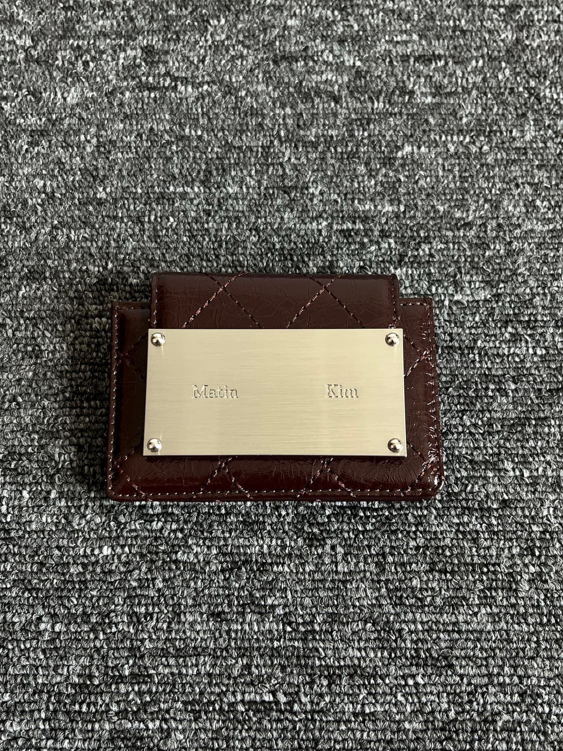 마뗑킴 퀄팅 아코디언 다크브라운 지갑 상품이미지1