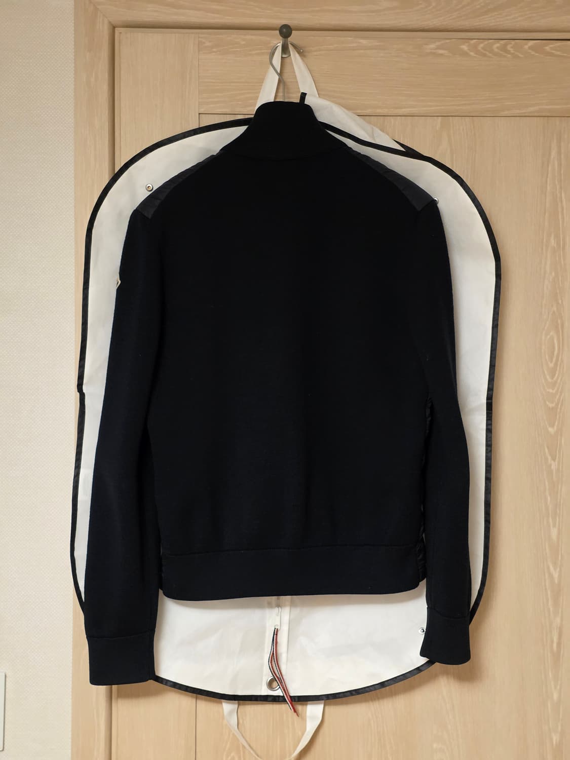 [새상품급/풀구성] 몽클레어 니트 김현우 패딩 L사이즈 네이비 상품이미지4