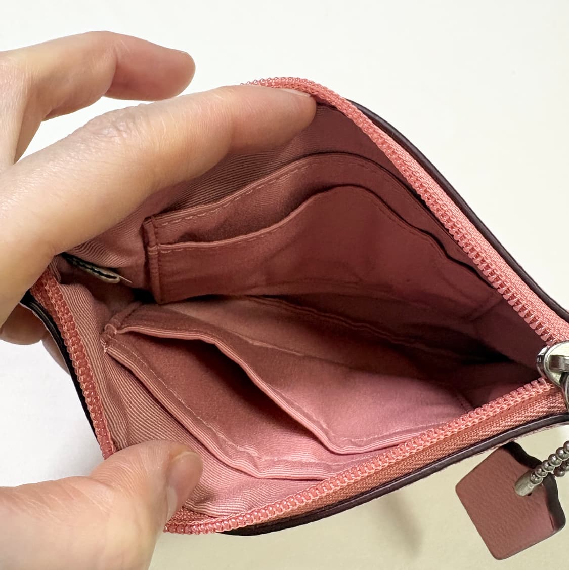 코치 손지갑 핑크 상품이미지3