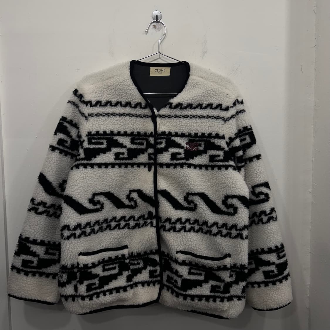 셀린느 자카드패턴 논카라 버튼 플리스 상품이미지2