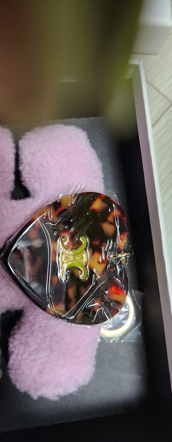 셀린느 트리옹프 하트 폼폼 참 셔링 앤 아세테이트 내츄럴 상품이미지4