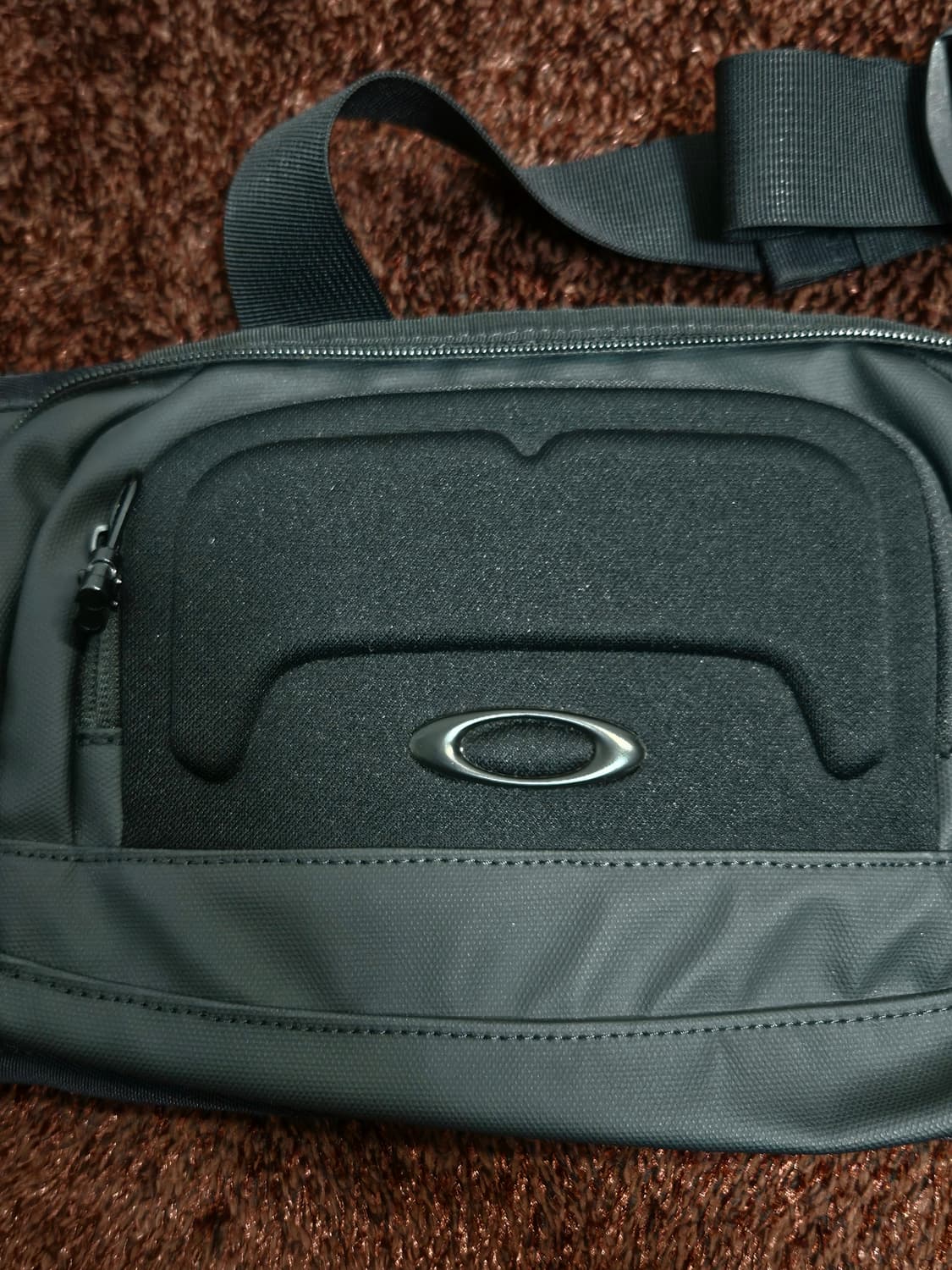 오클리 아이콘 벨트백 블랙 상품이미지3