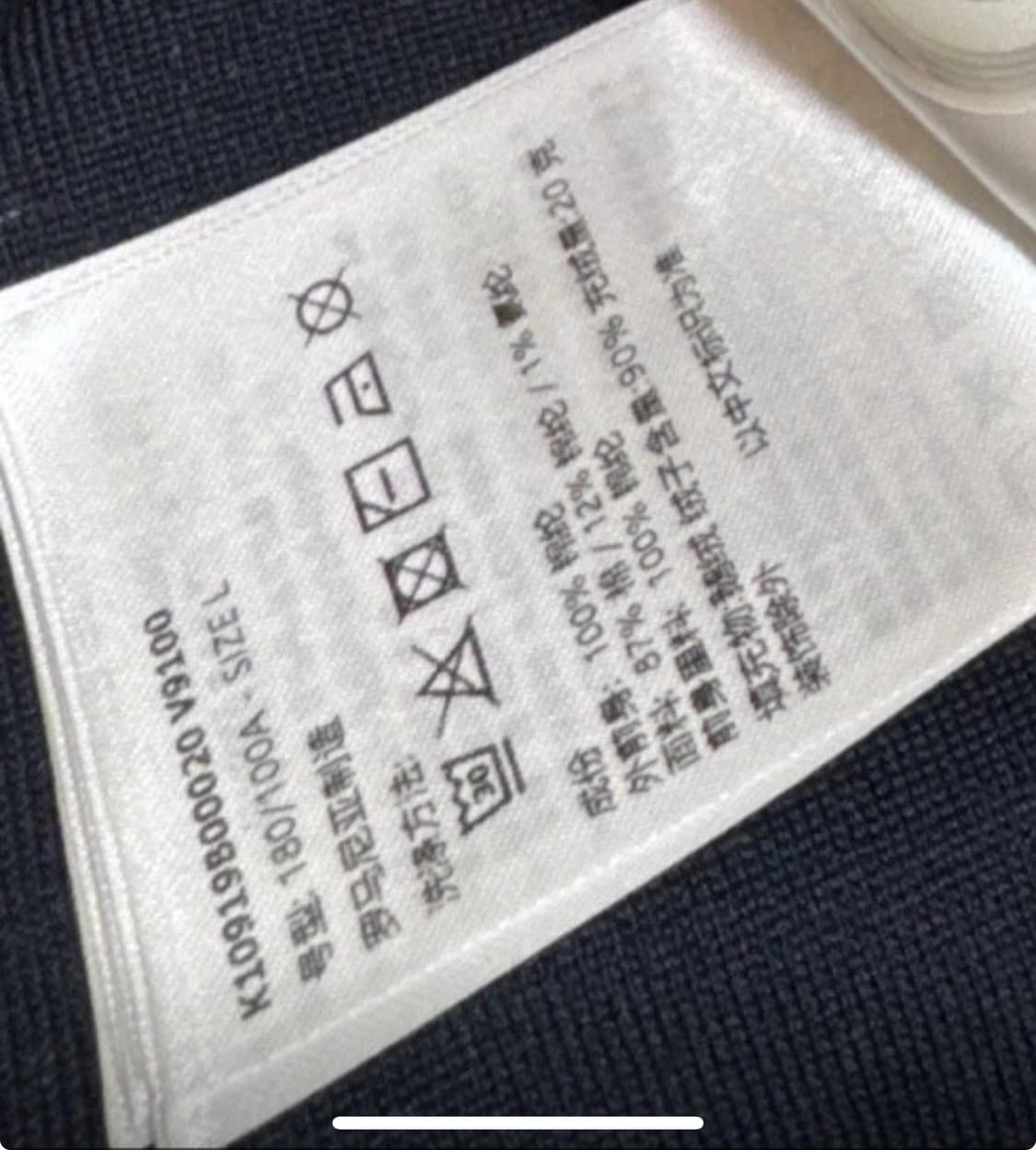 몽클레어 니트 패딩 네이비 색상 L사이즈입니다. 입으시는 분들께 잘 맞을 상품이미지4