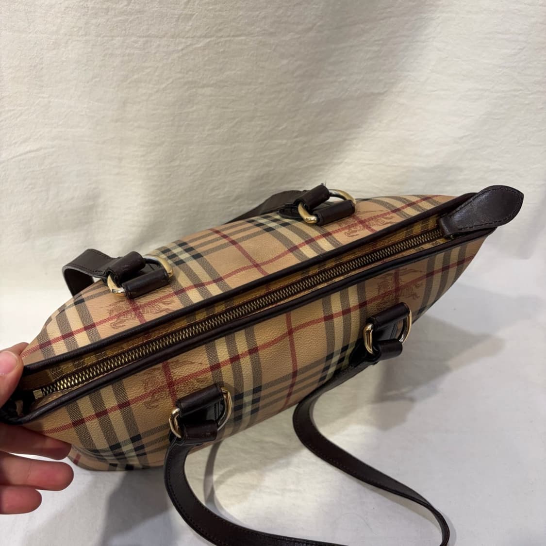 버버리 체크 숄더백 가방 상품이미지10
