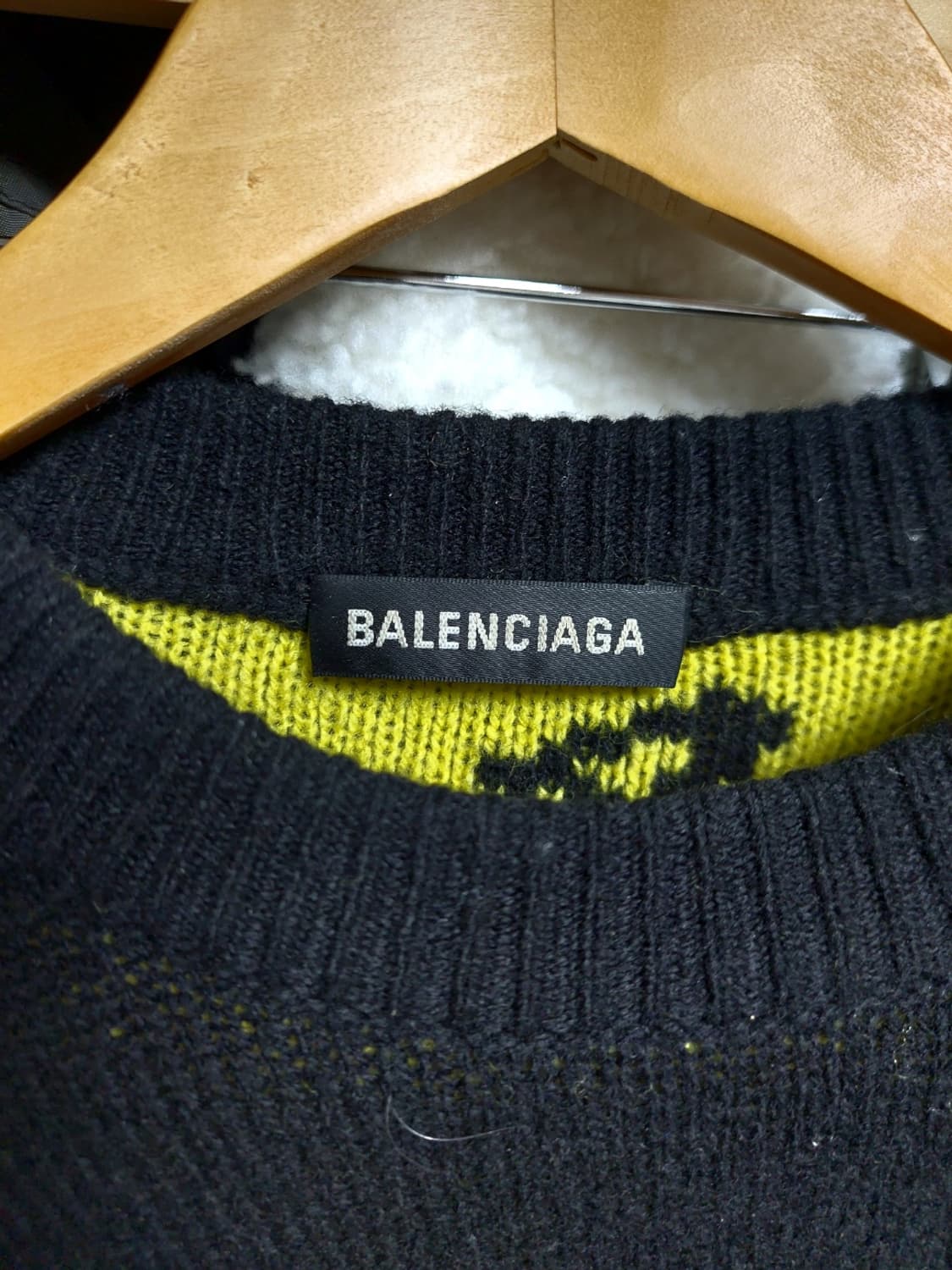 발렌시아가 올오버 로고 니트 블랙/형광 M 정품검수완료 상품이미지4