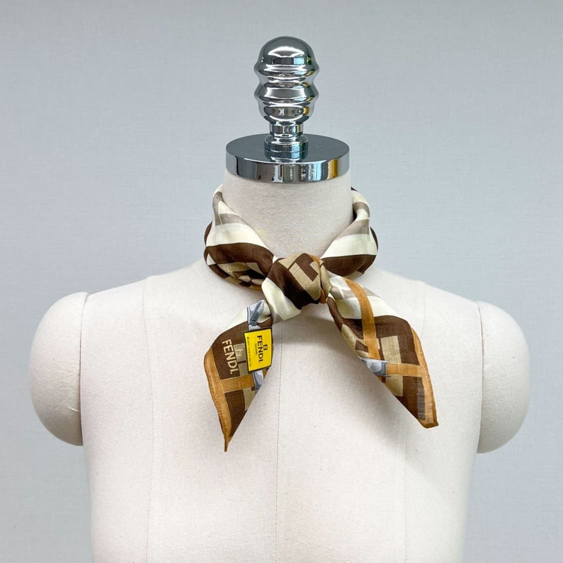 (새상품) fendi / 펜디 쁘띠스카프 손수건 상품이미지7