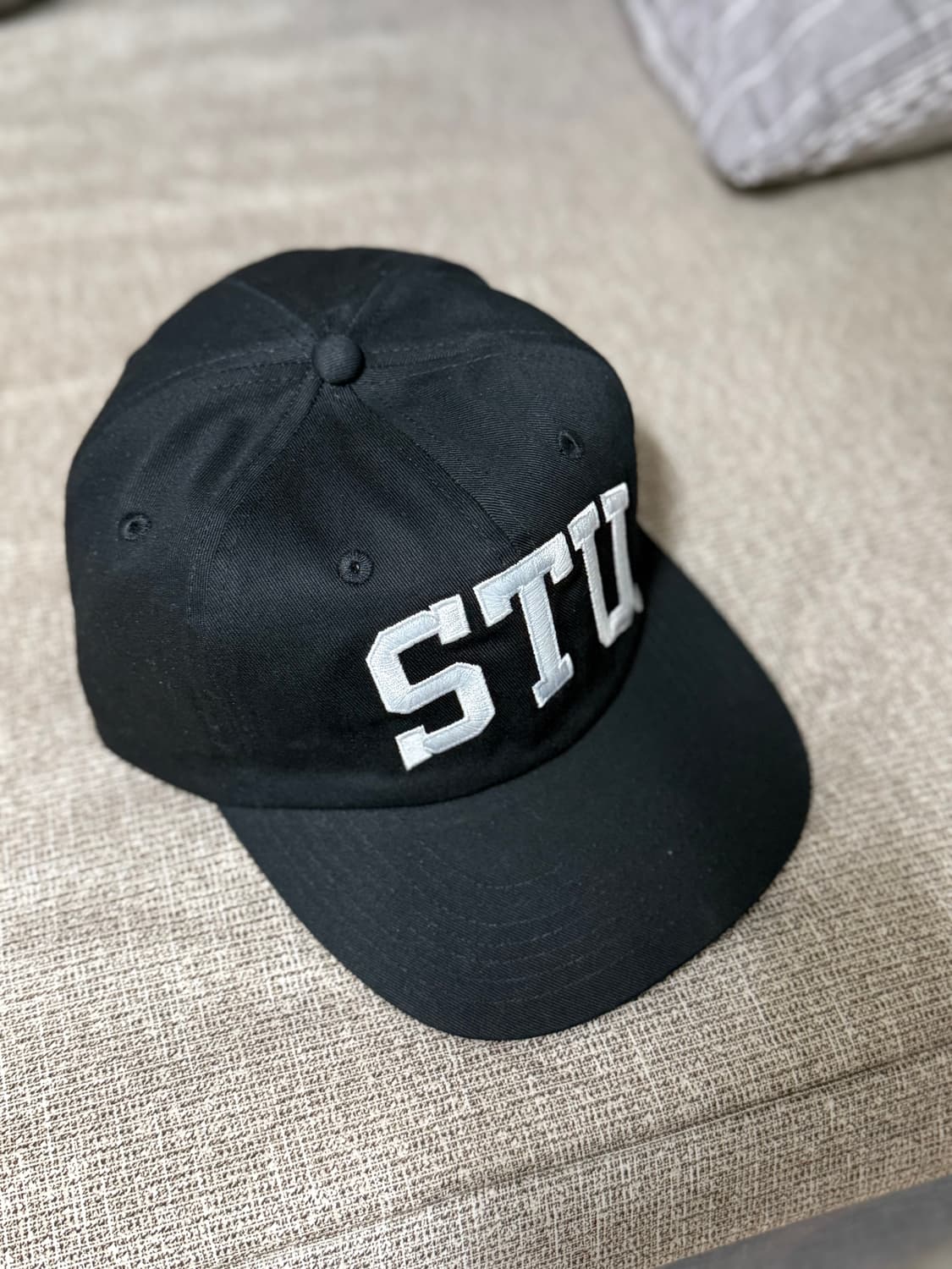 스투시 스투 아치 스트랩백 캡 블랙 상품이미지1