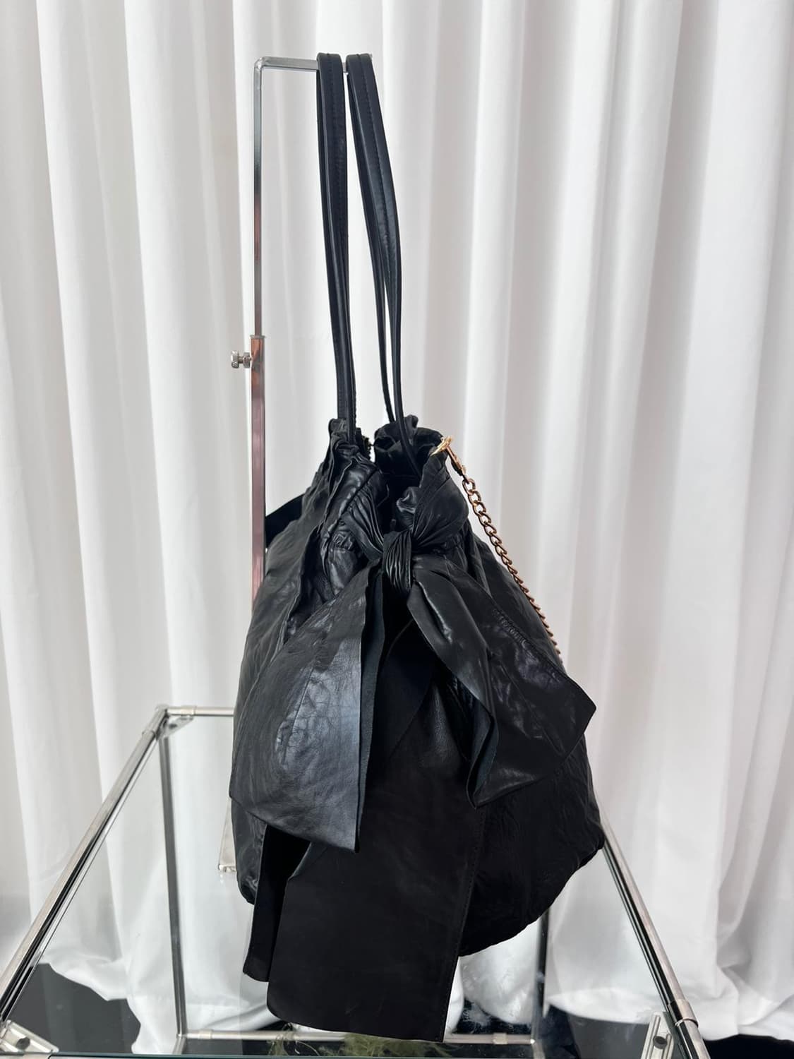 프라다 블랙 보우 레더 리본 사첼백 상품이미지5