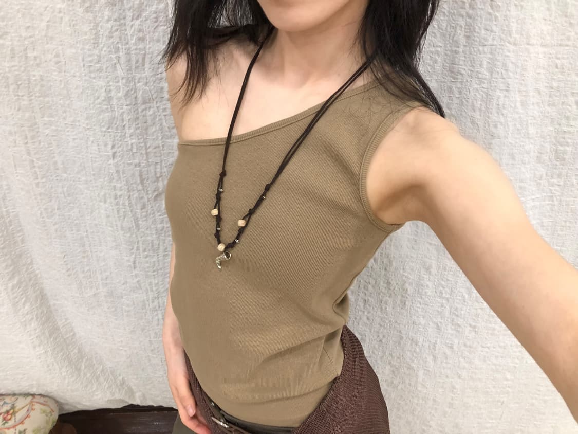 Khaki one shoulder top 상품이미지1