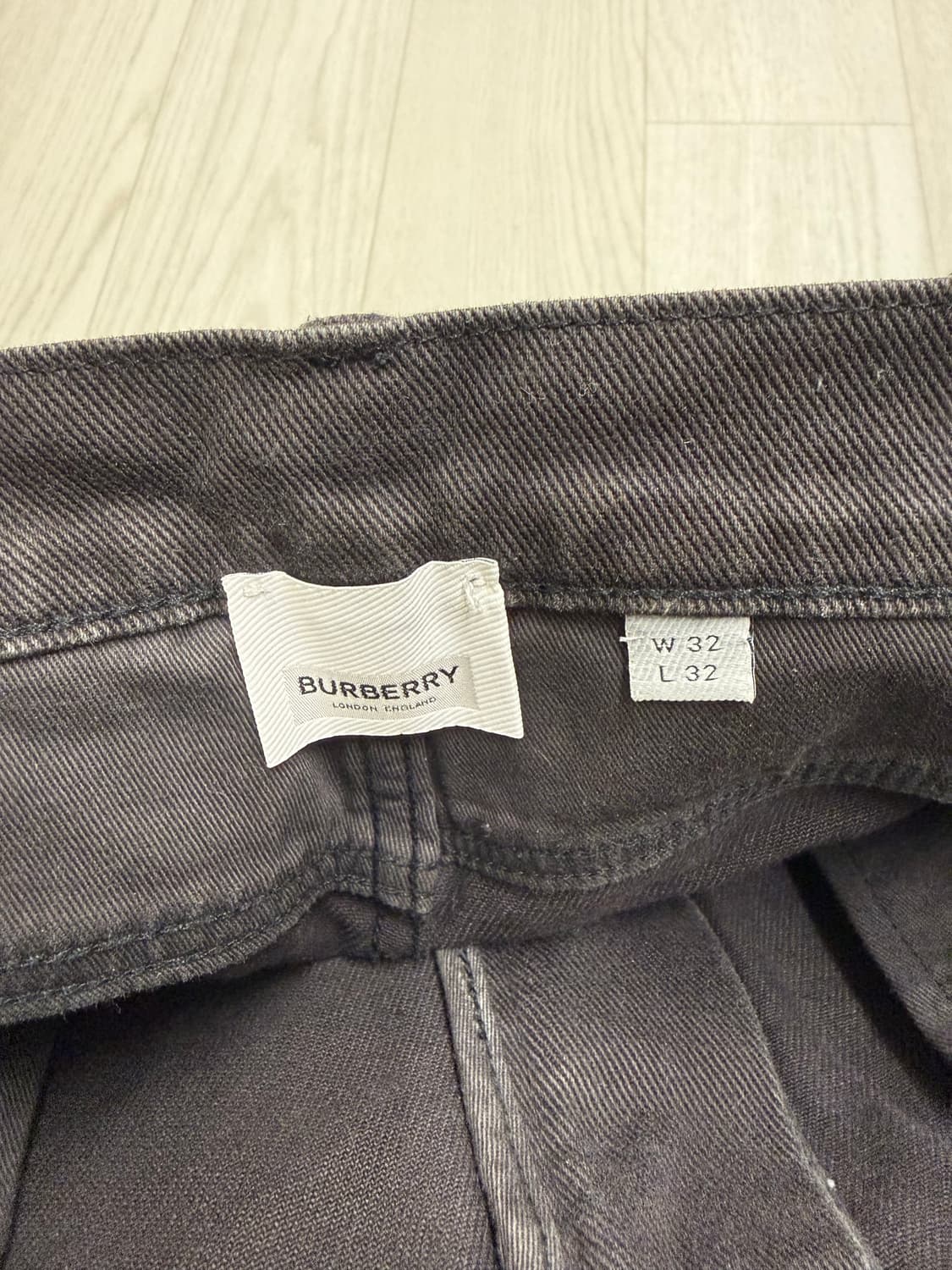 [32x32] BURBERRY 스트레이트핏 블랙진 상품이미지5