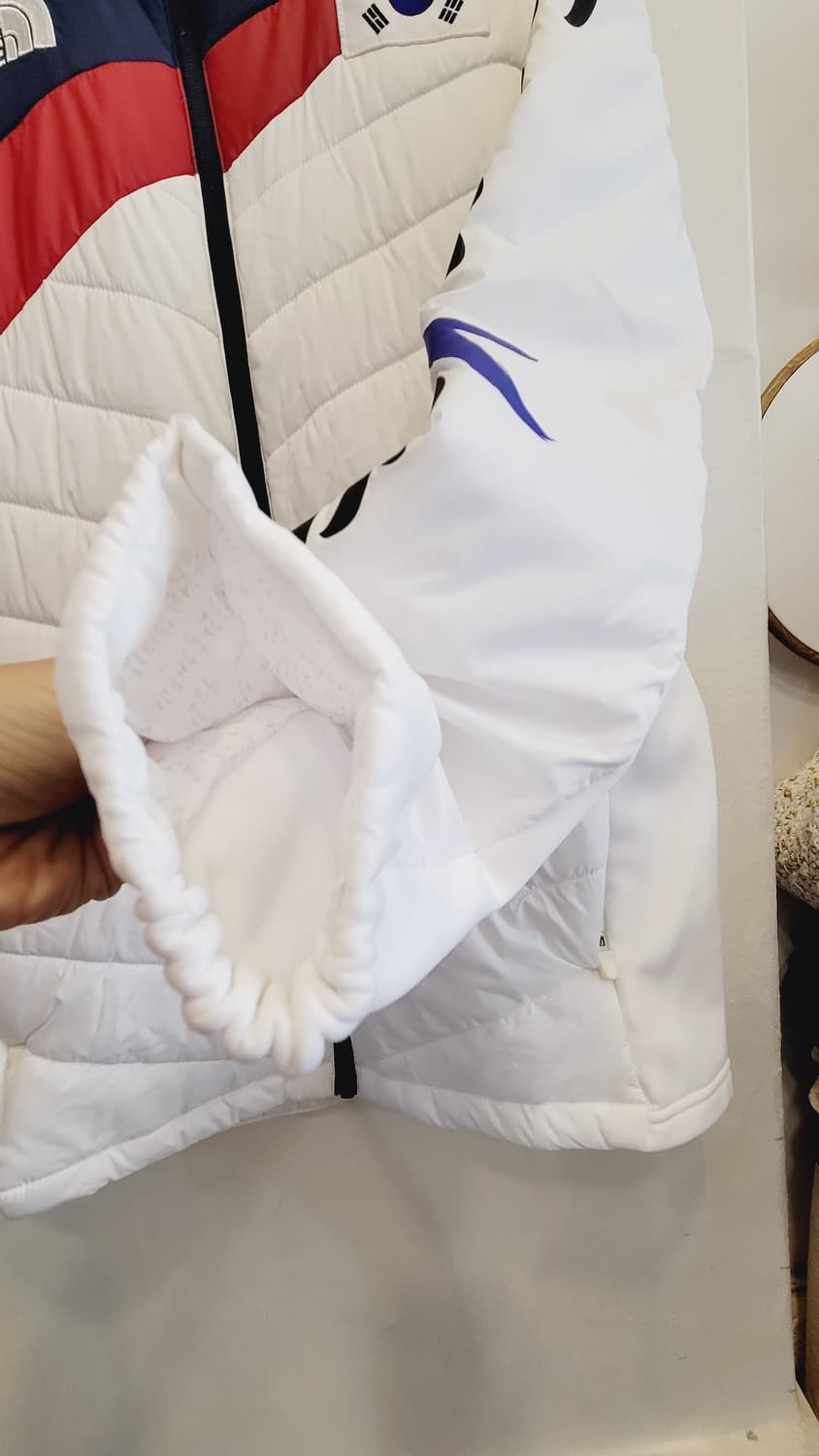 노스페이스. 평창 국대 유니폼 경량패딩 상품이미지8