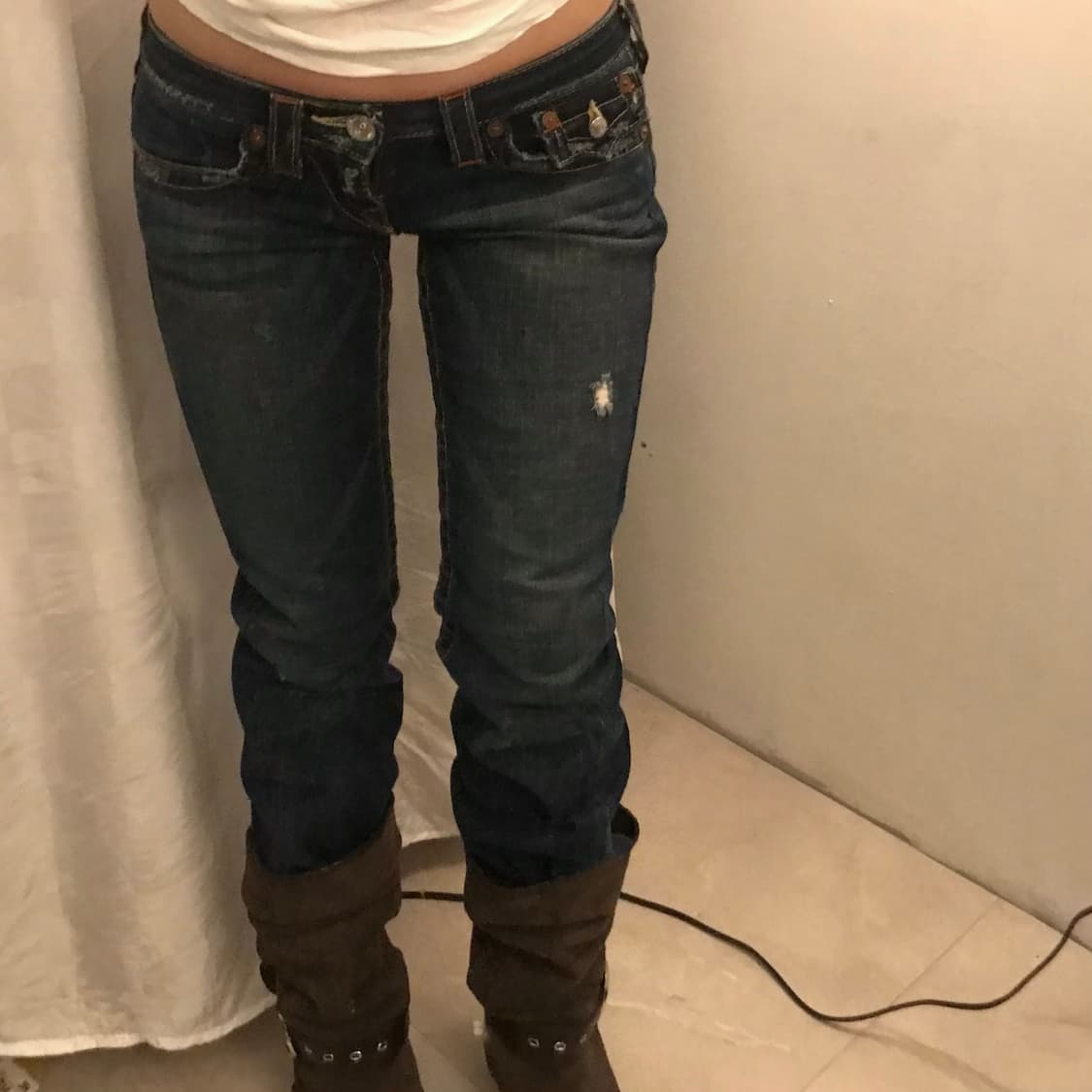 True Religion 트루릴리전 로우 데미지 부츠컷 데님 상품이미지3