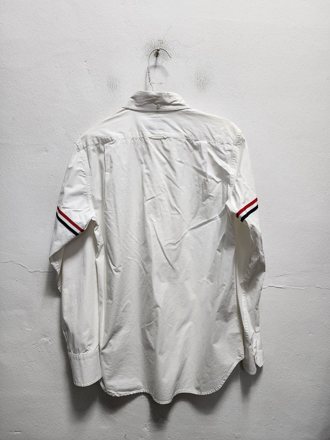 톰브라운 완장로고 셔츠 상품이미지2