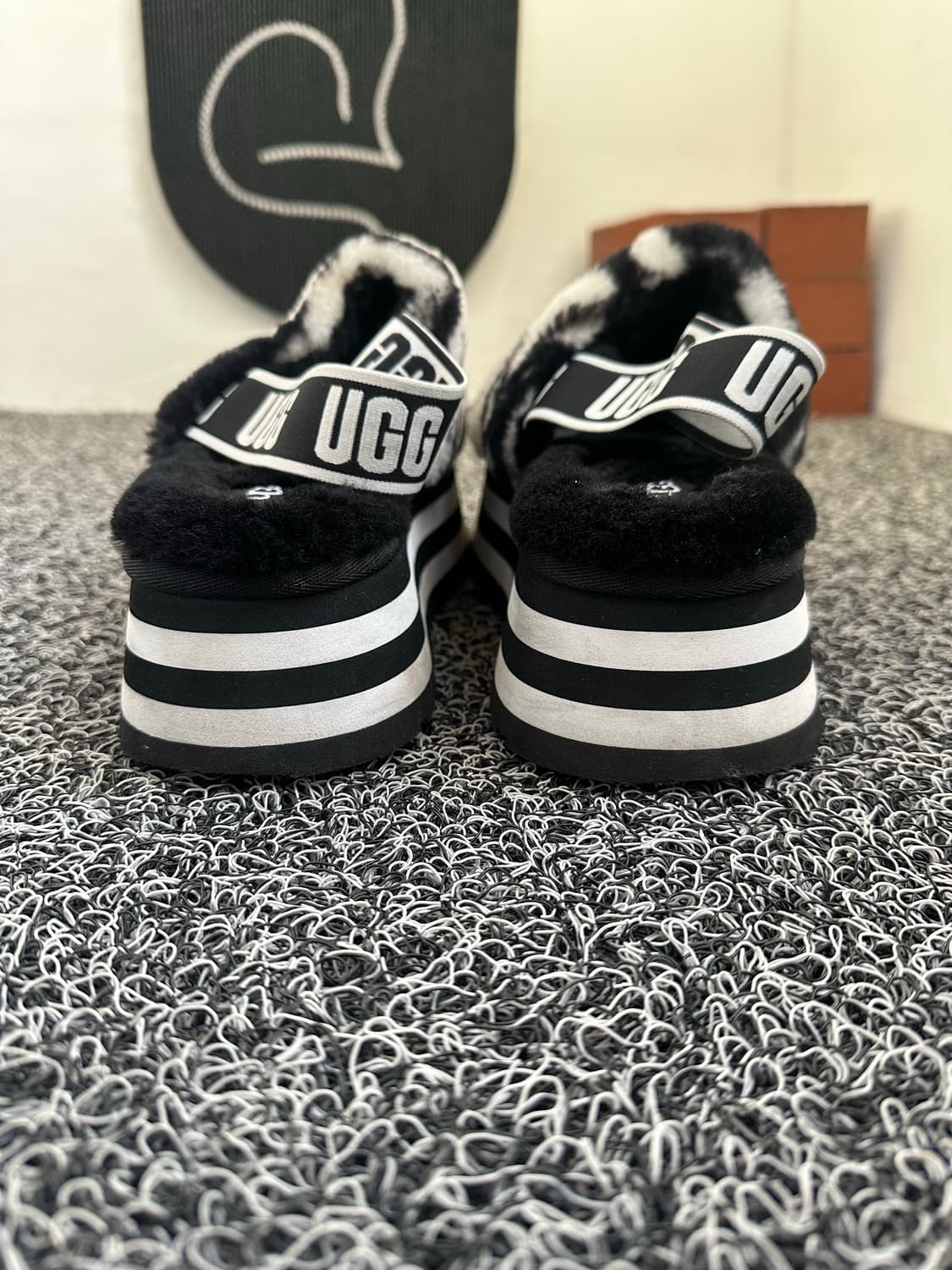 UGG 어그 플랫폼 슬리퍼 240mm 상품이미지4