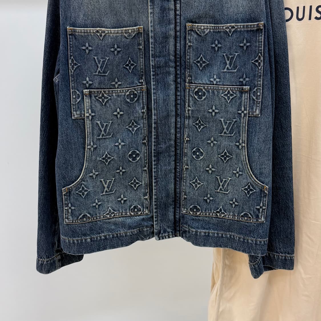 [S+급/50] 루이비통 모노그램 카펜터 워싱 데님 자켓 풀구성 상품이미지3