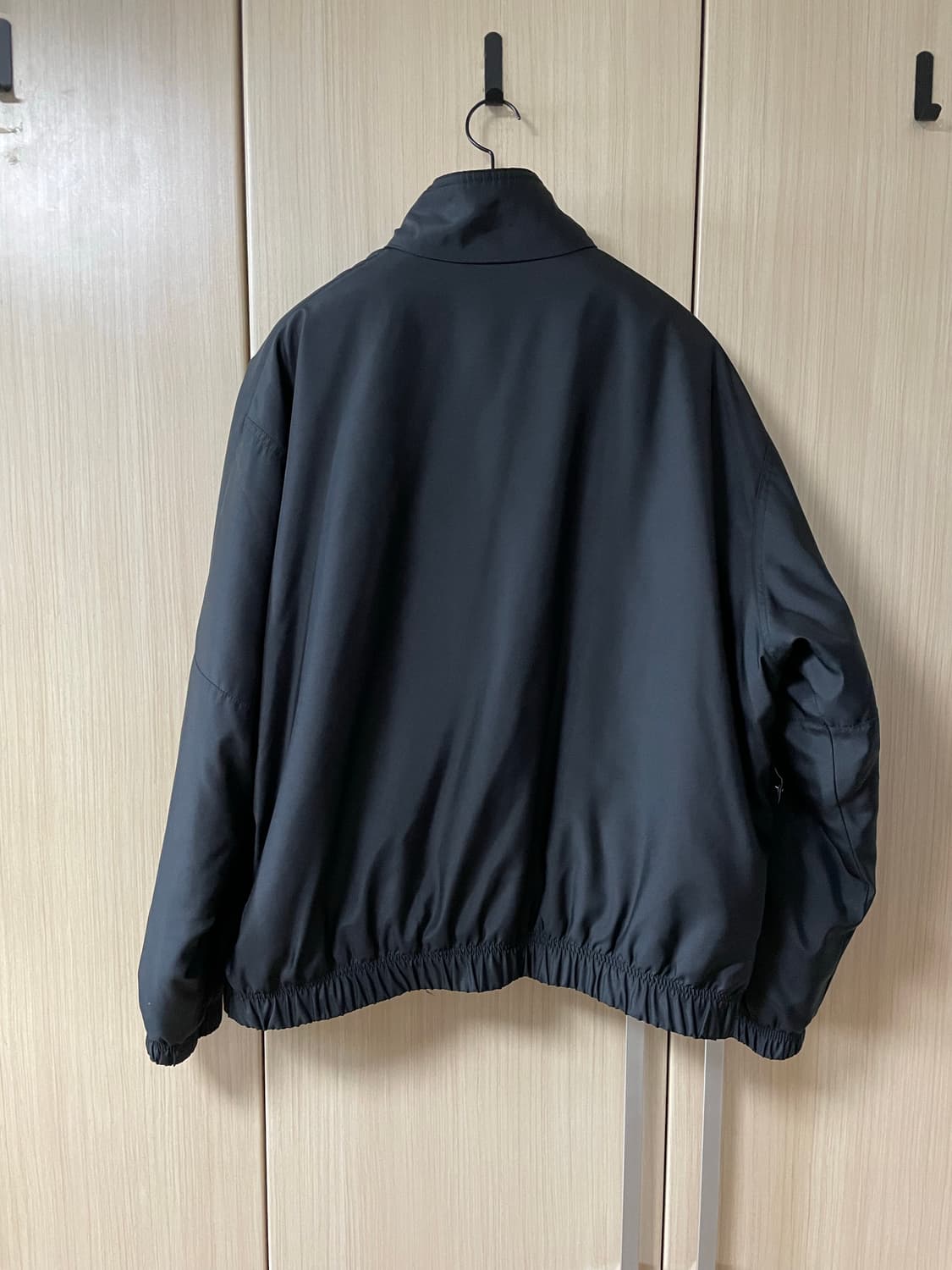 [L] 나이키 솔로 스우시 새틴 봄버 자켓 블랙 상품이미지2