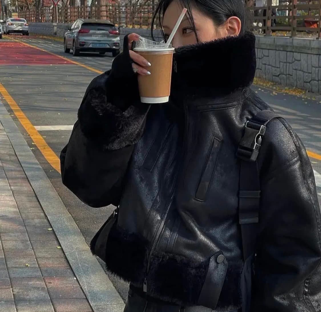 트리밍버드 크랙볼드 크롭 무스탕 상품이미지1