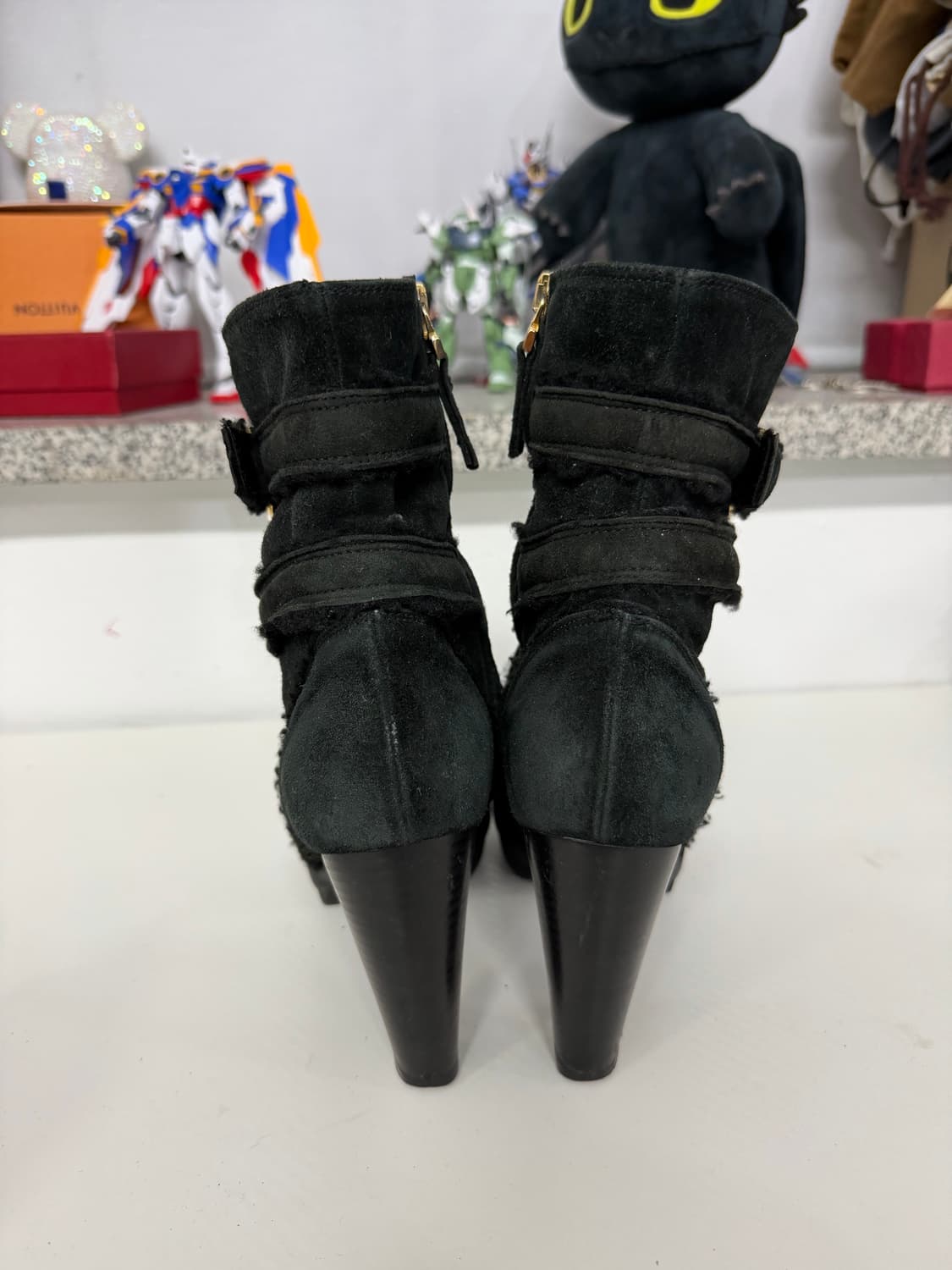 정품) 펜디 여성 스웨이드 블랙 숏 부츠 37.5 상품이미지6